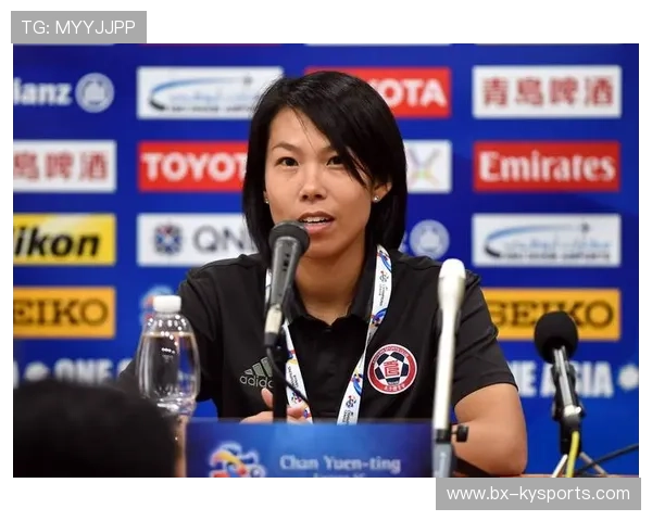 女足比赛选手风采展露，活动吸引众多观众，女足专访